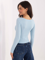 Jasnoniebieska krótka bluzka basic z bawełny
