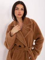 Camelowy damski płaszcz ze sztucznego baranka
