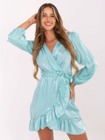 Miętowa kopertowa sukienka z paskiem