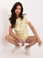Jasnożółty damski t-shirt z aplikacją 