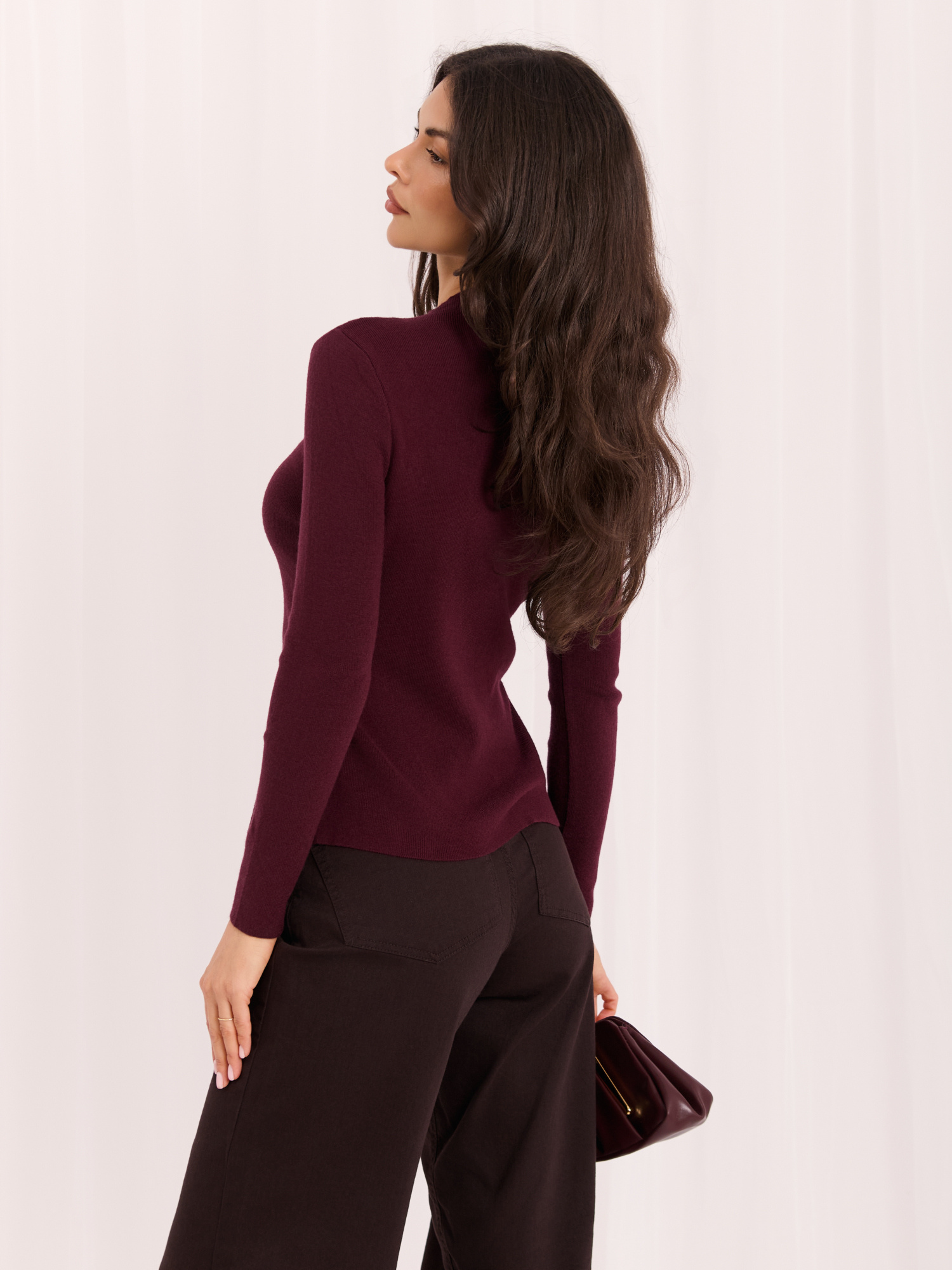 Bordowy elegancki sweter ze stójką