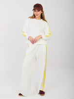 Ecru komplet z kontrastowymi lampasami RUE PARIS 