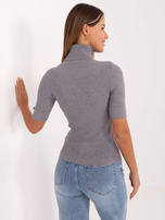 Szary dopasowany sweter w prążek 