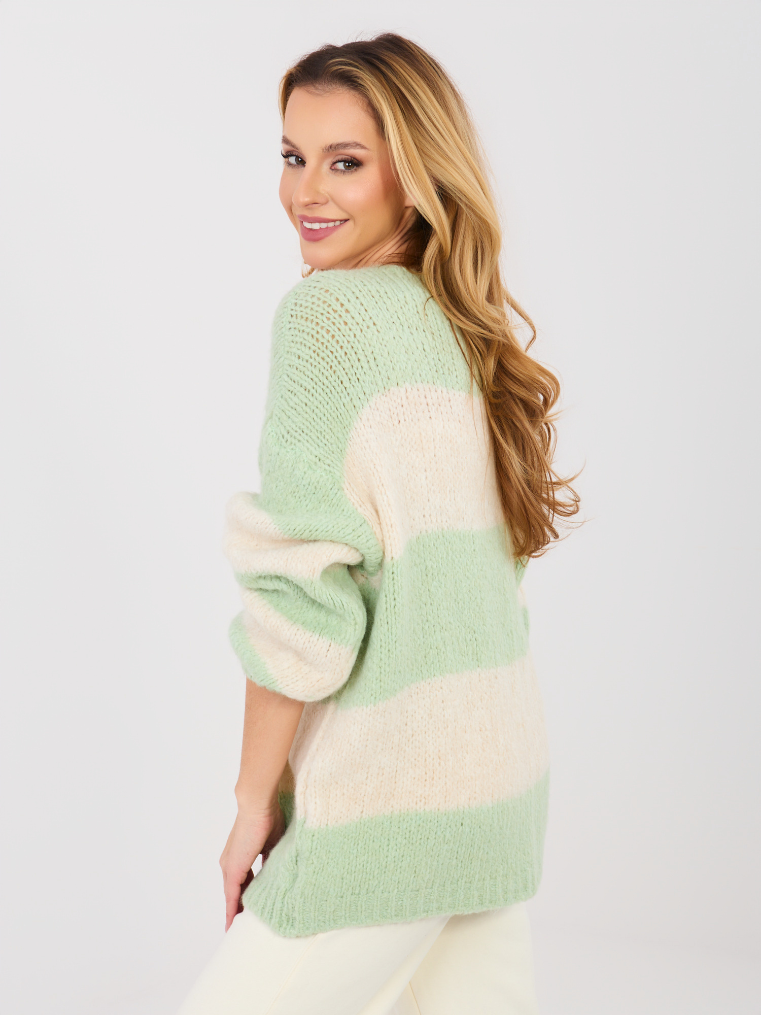 Sweter jasny zielony