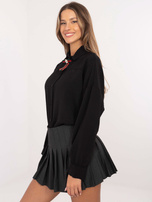 Hurt Czarna damska koszula oversize z broszką 