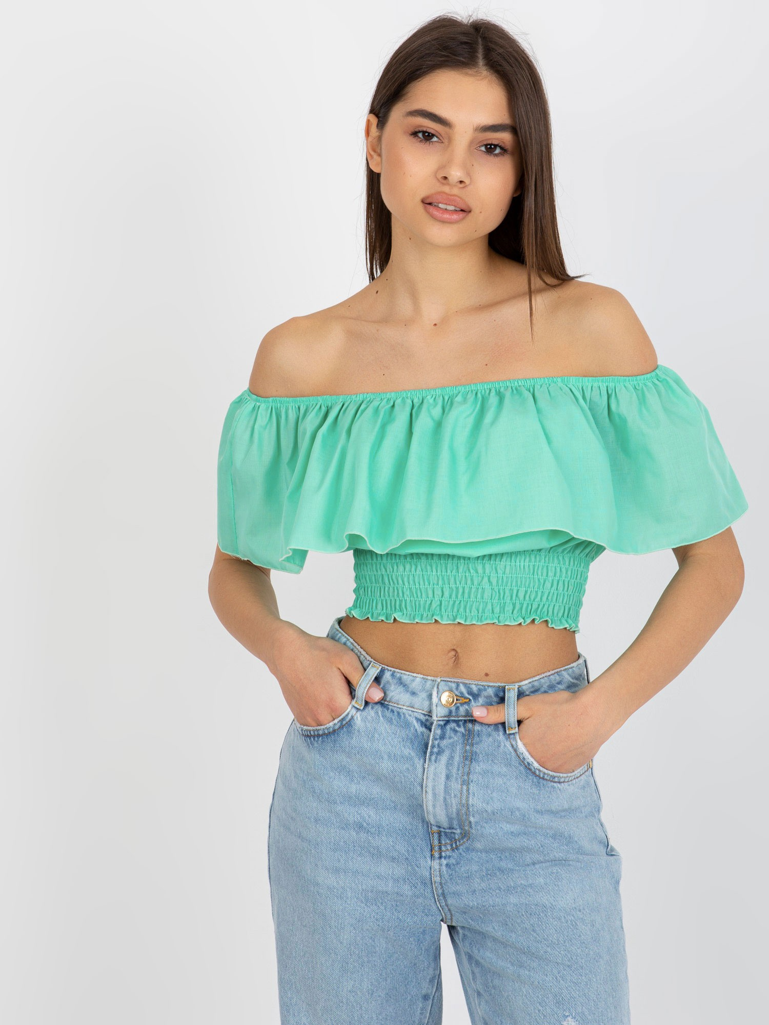 Miętowa krótka bluzka hiszpanka z marszczeniem