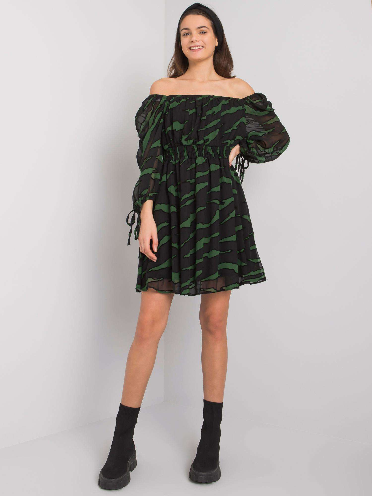 Schwarz-grünes Off-Shoulder-Kleid mit Drucken von Philippi.