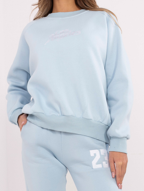 Hurtownia Jasnoniebieski dresowy komplet z naszywkami