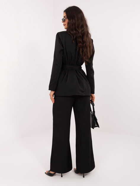 Czarny damski garnitur z wiązaniem w talii