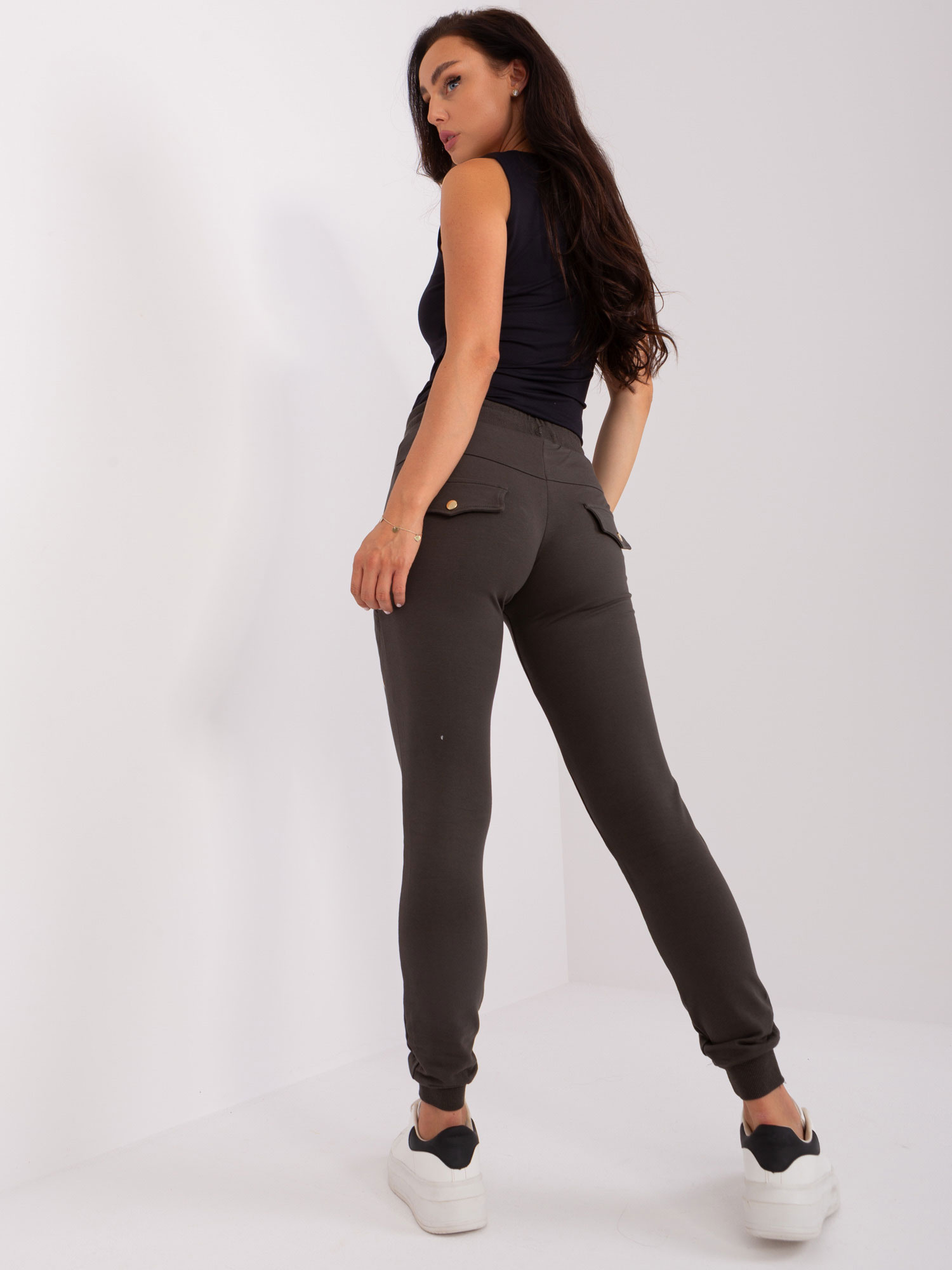Großhandel Khaki Damen Sweatpants mit Aufschrift.