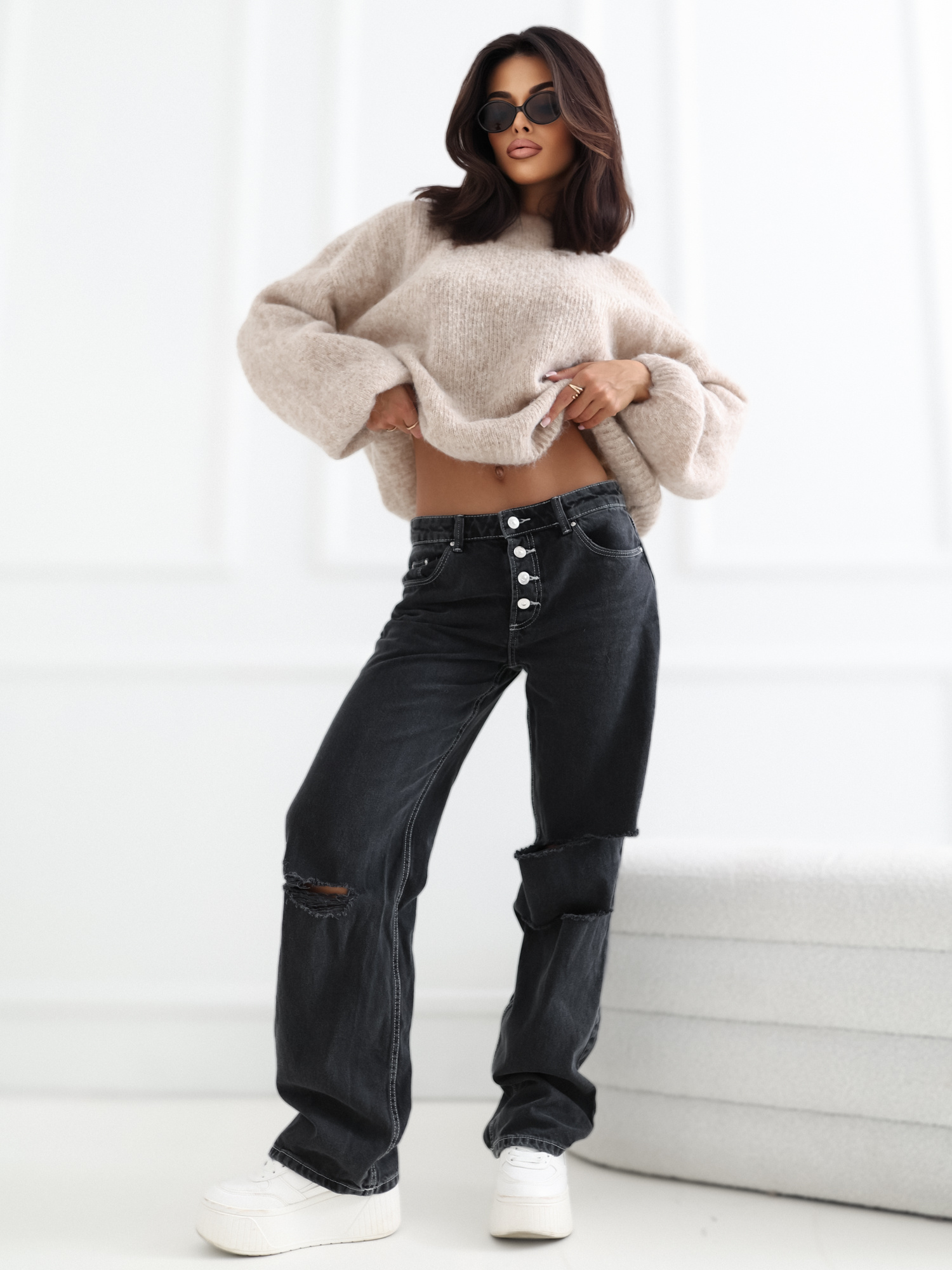 Beżowy damski sweter oversize z domieszką wełny