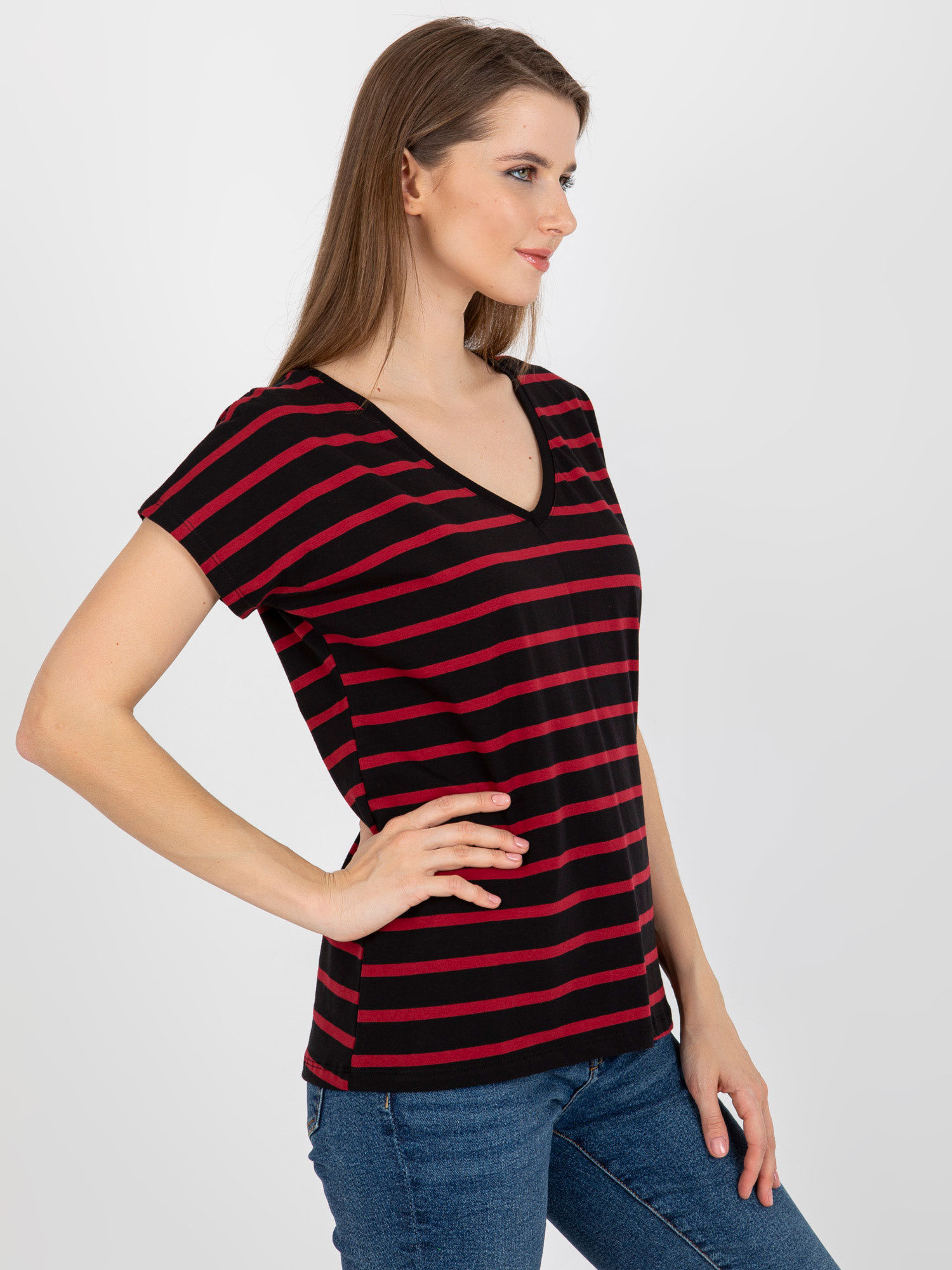 Czarno-czerwony damski t-shirt basic w paski z bawełny