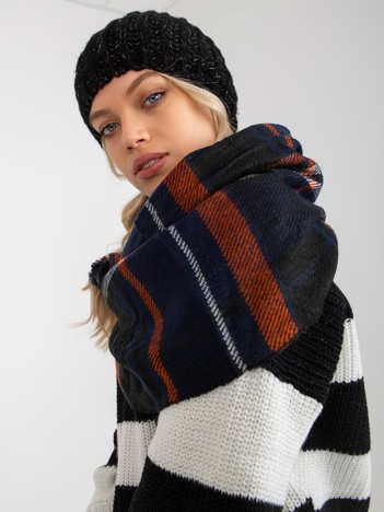 Hurt navy-orange scarf with check print.