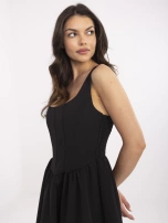Czarna rozkloszowana sukienka na ramiączkach