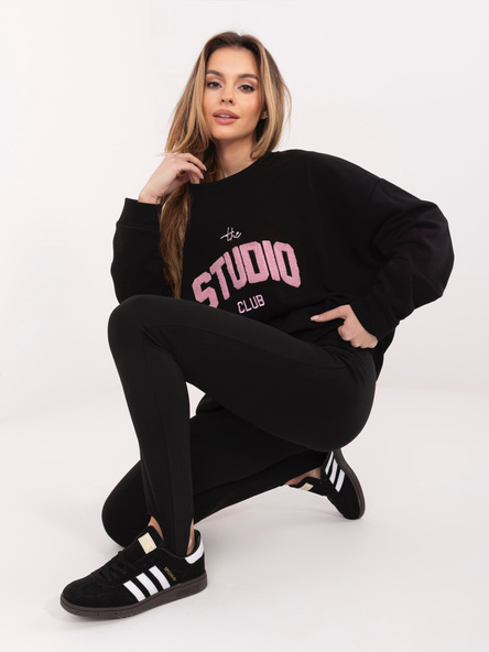 Czarna bluza oversize z wypukłym napisem