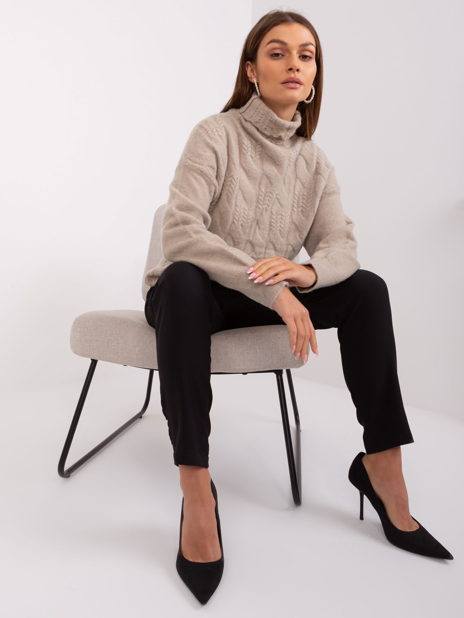 Sweter ciemny bezowy