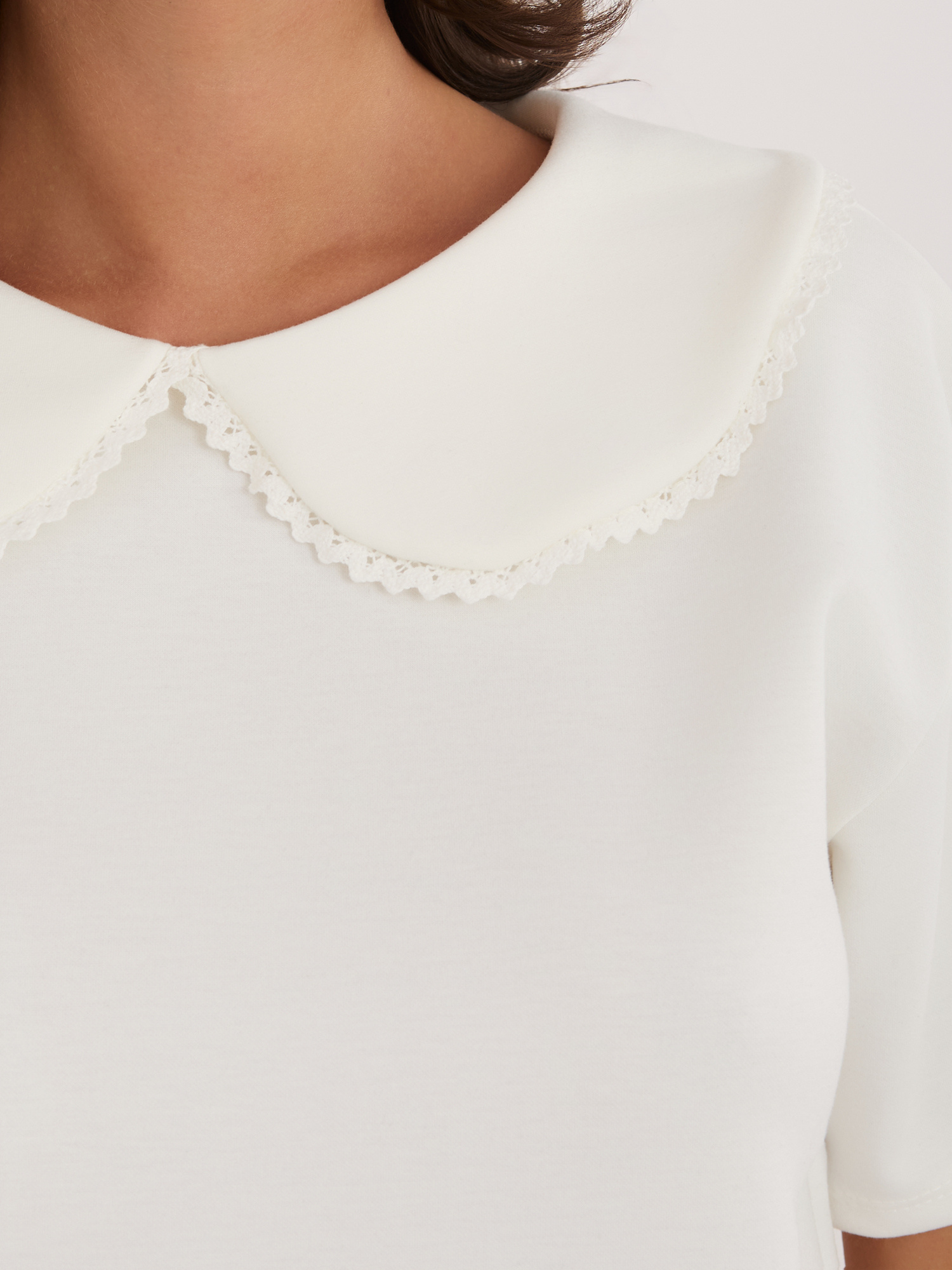 Ecru damska bluzka z ozdobnym kołnierzem