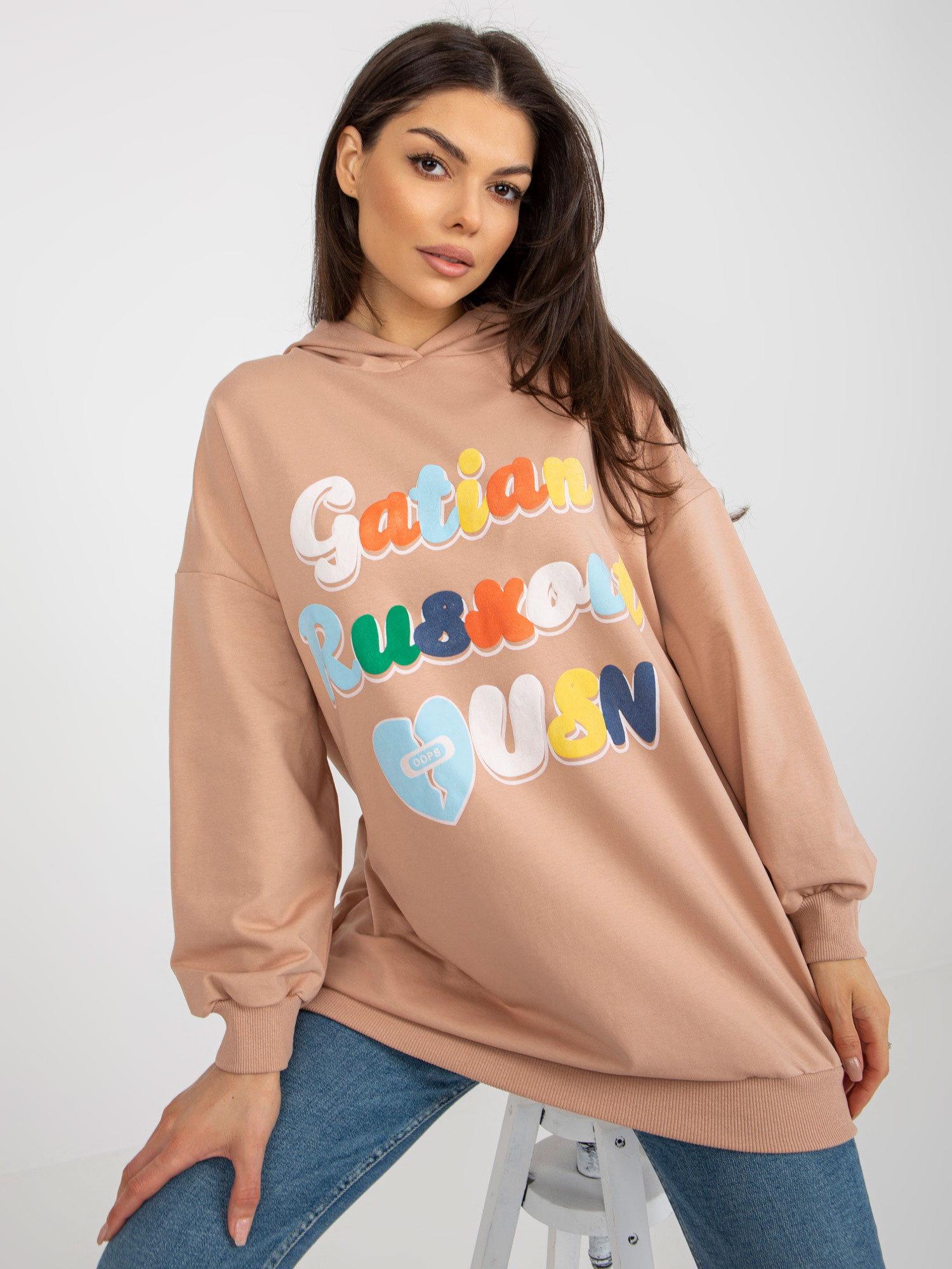 Hurt Camelowa oversize bluza z nadrukiem i kapturem