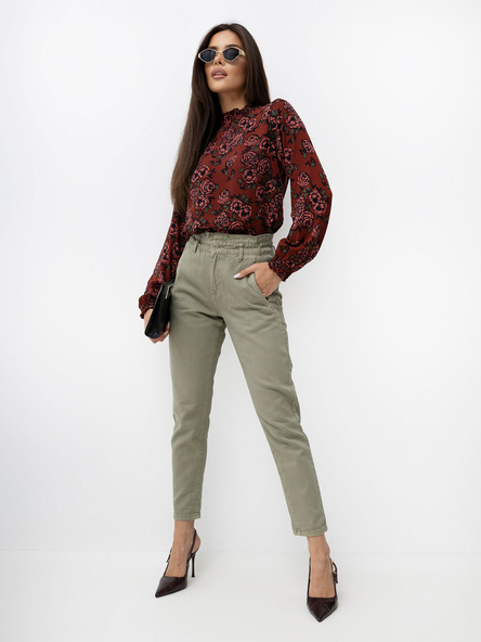 Khaki jeansy typu carrot z elastyczną gumką SUBLEVEL