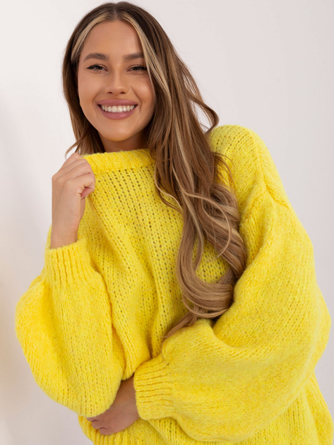 Żółty sweter oversize z domieszką wełny