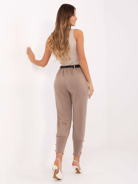 Beżowe zwężane spodnie dresowe z kieszeniami