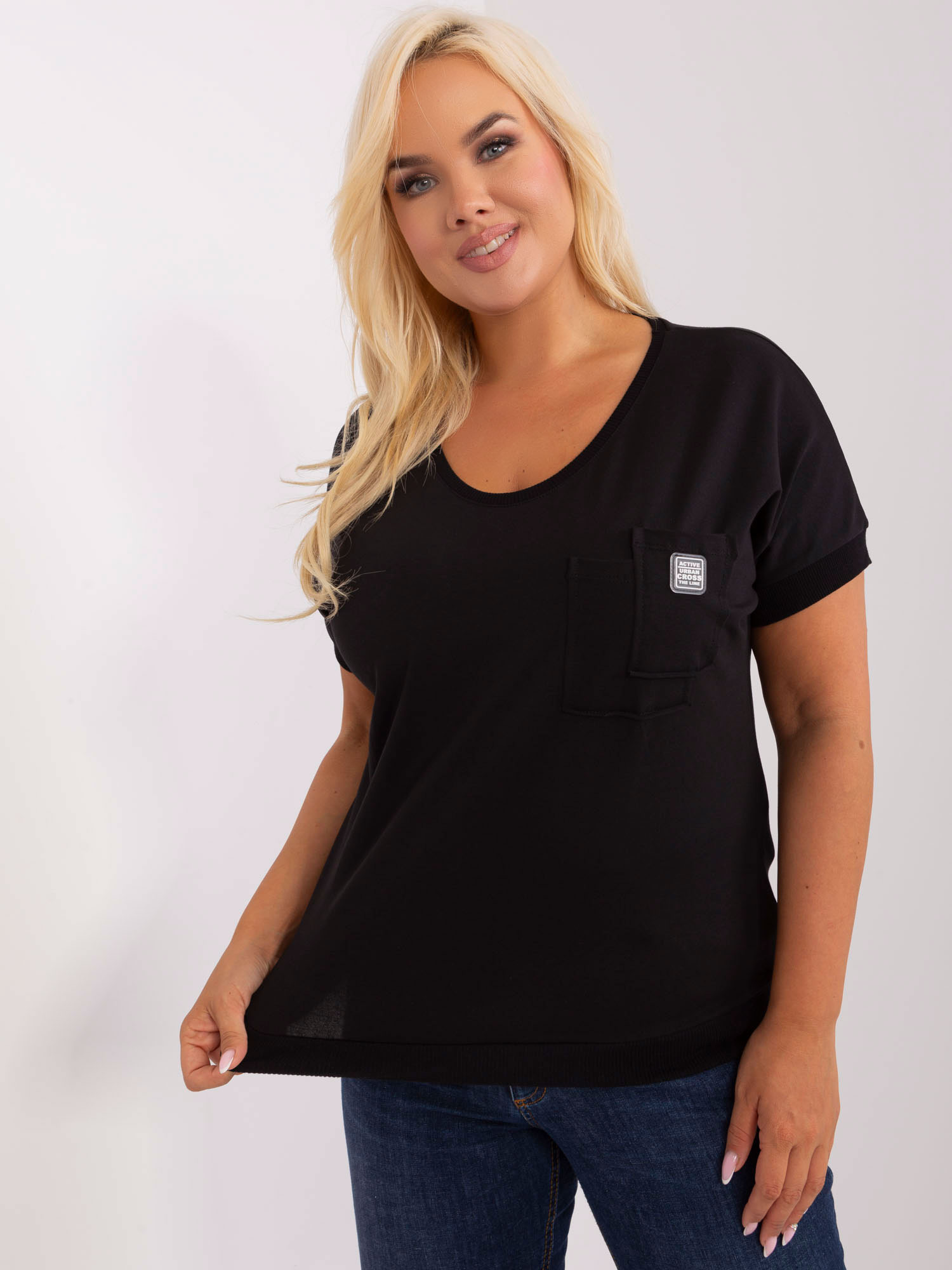 Hurt Czarna bluzka plus size z okrągłym dekoltem  