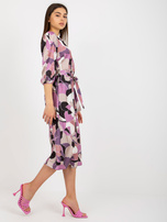 Hurt Fioletowa sukienka koktajlowa z printem i paskiem