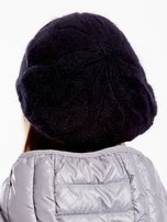 Czarna czapka dzianinowa