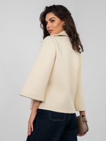 Jasnobeżowy jednorzędowy płaszcz z kołnierzem