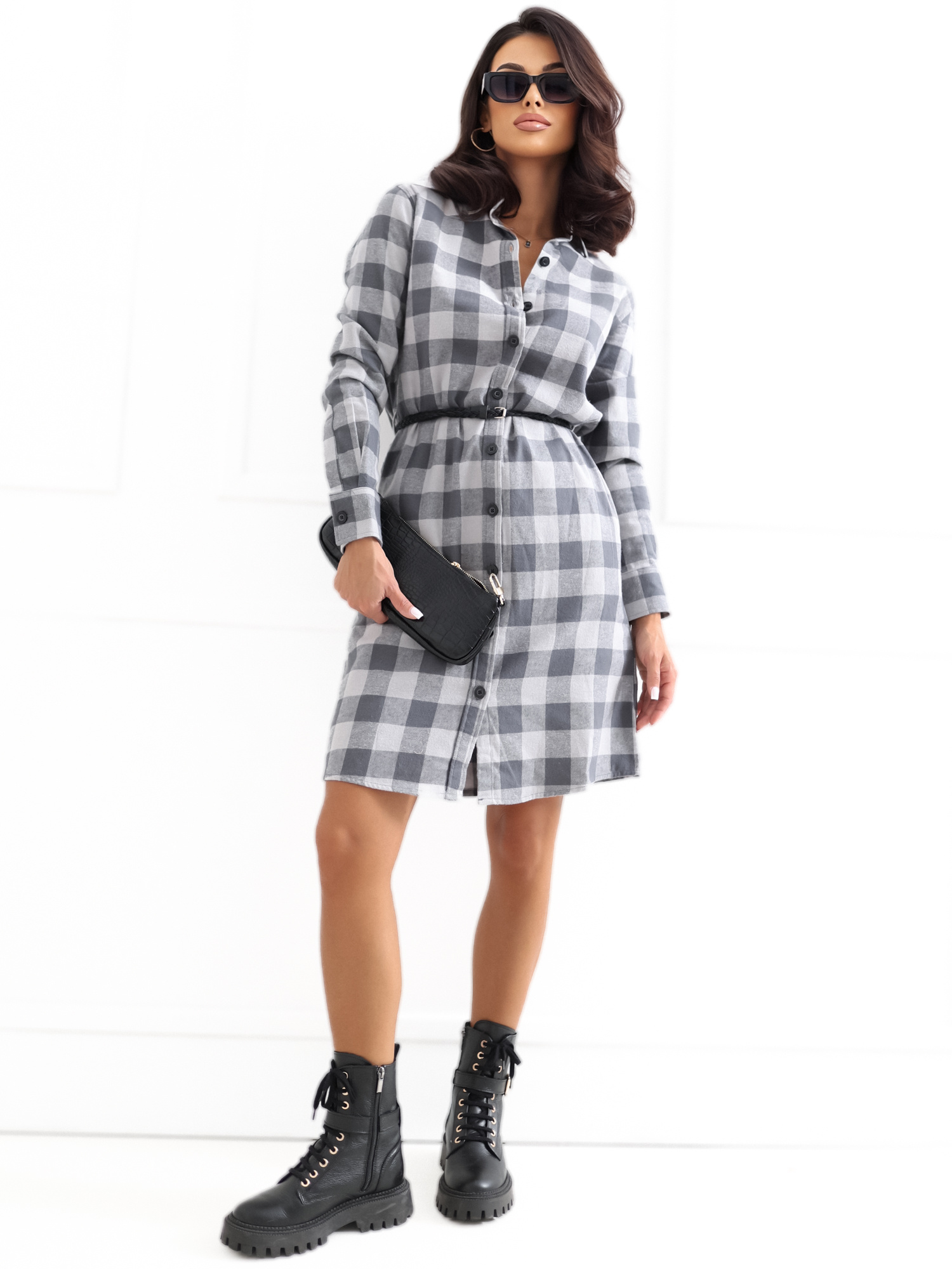 Grafitová košeľová sukňa v kocke.