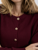Bordový dámský cardigan se zlatými knoflíky.