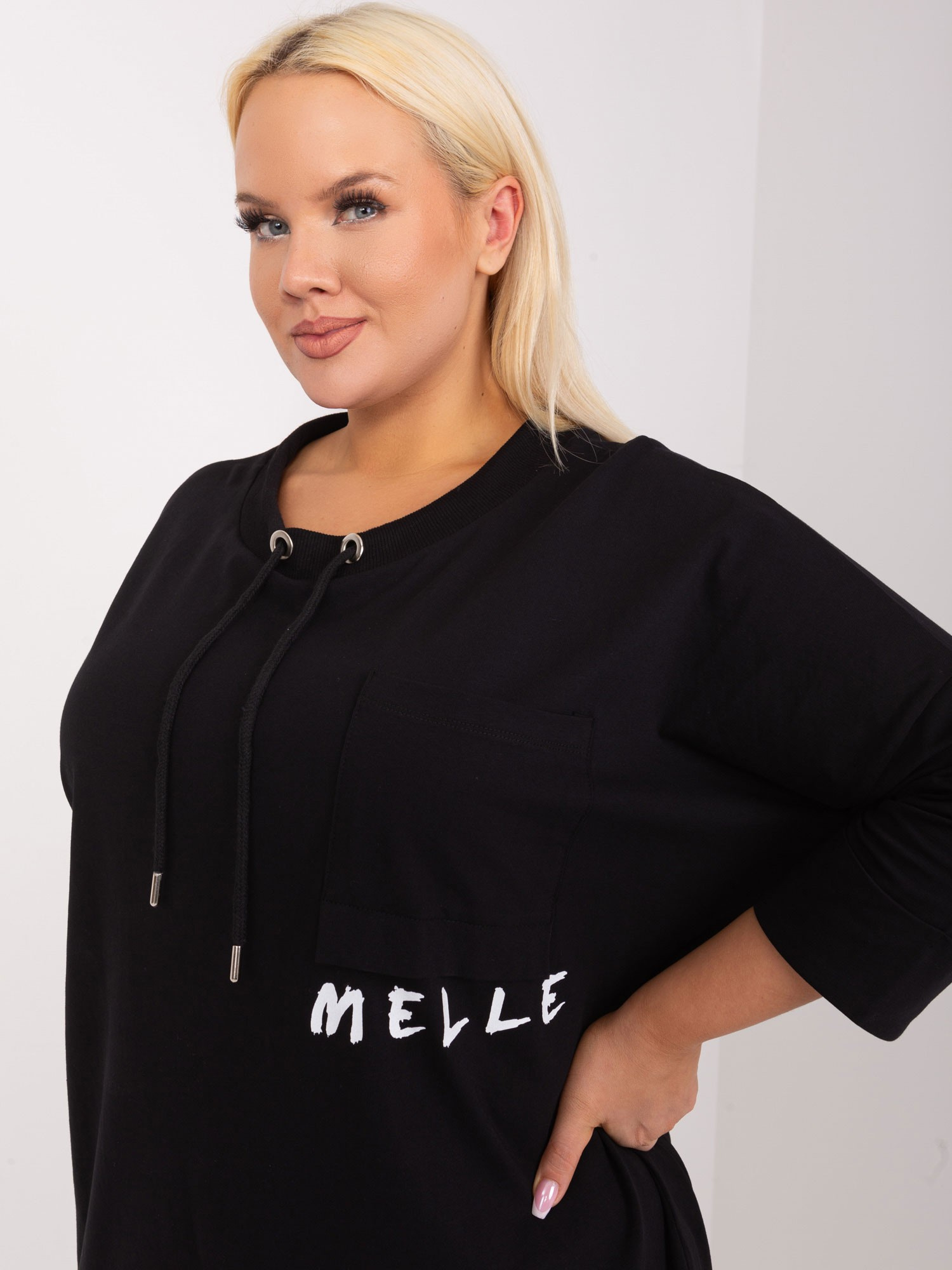 Hurt Black asymmetrical plus size blouse made of cotton.