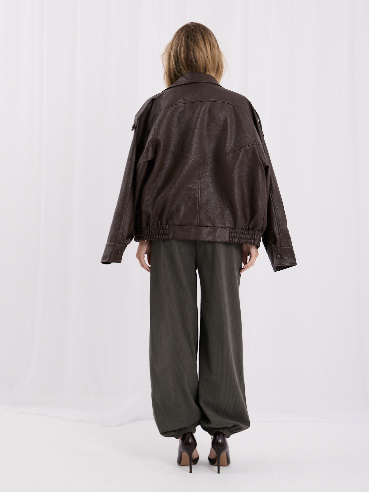 RUE PARIS Khaki oversized corduroy pants with a patch.