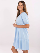 Jasnoniebieska bawełniana sukienka z falbaną RUE PARIS 