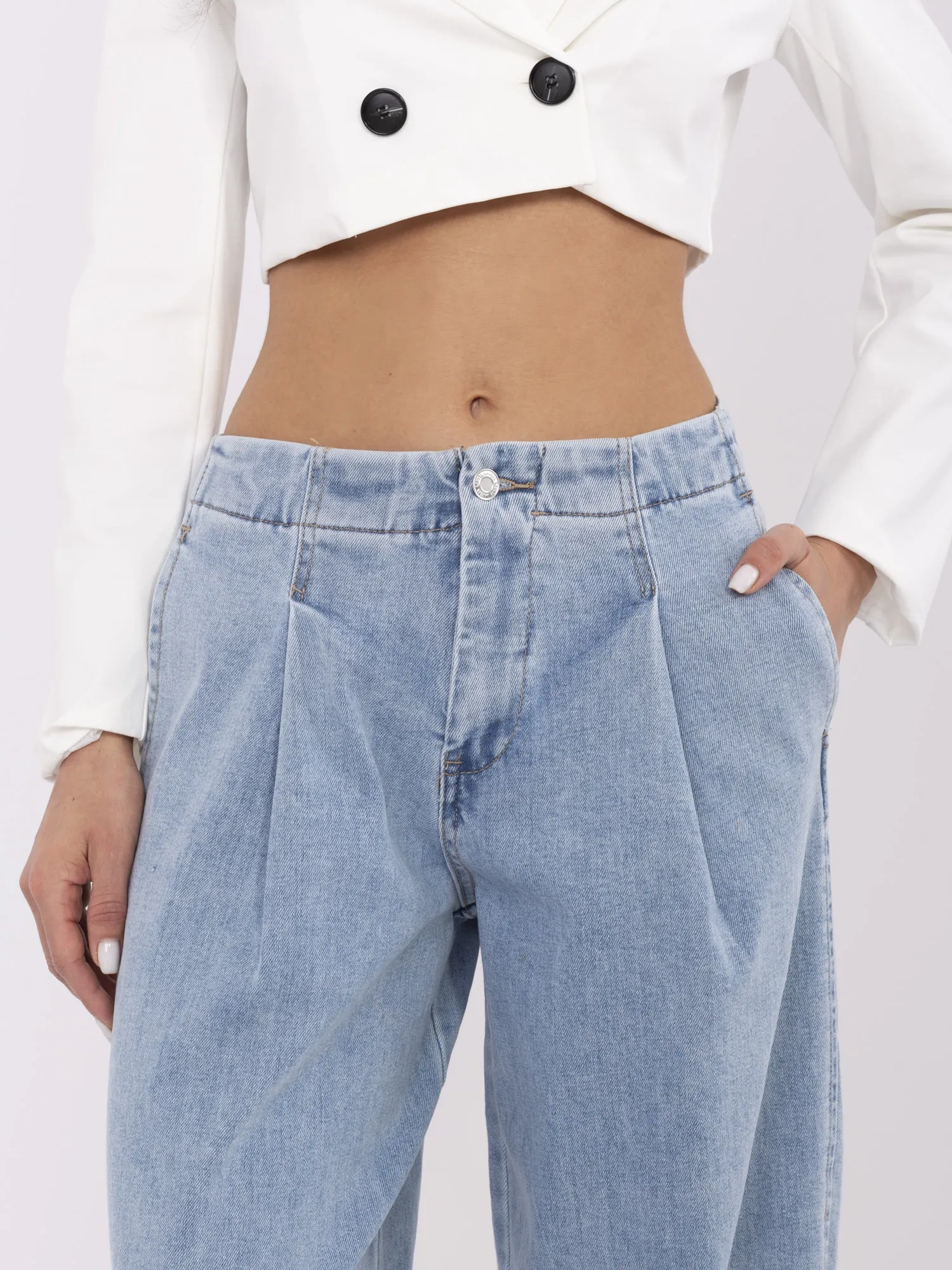 Blue women's baggy jeans with pockets.