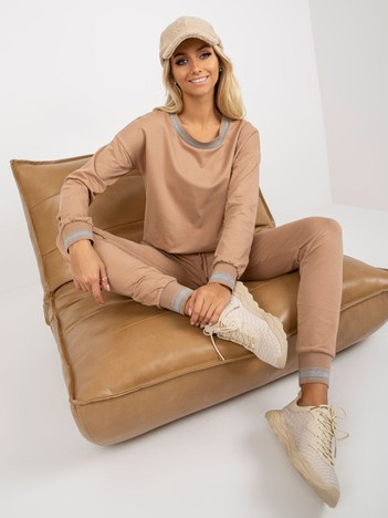 Hurt Camelowy damski komplet dresowy z bluzą bez kaptura