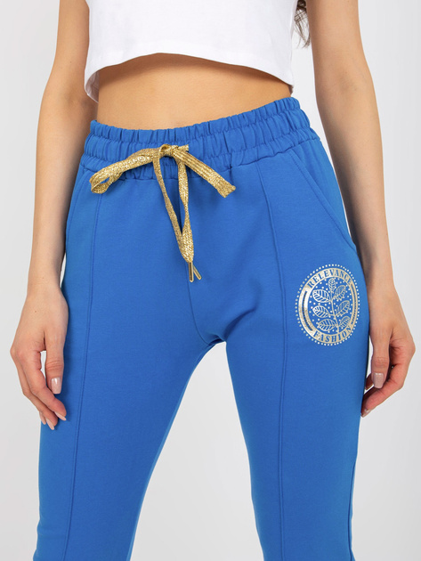 Hurtownia Ciemnoniebieskie spodnie dresowe z aplikacją