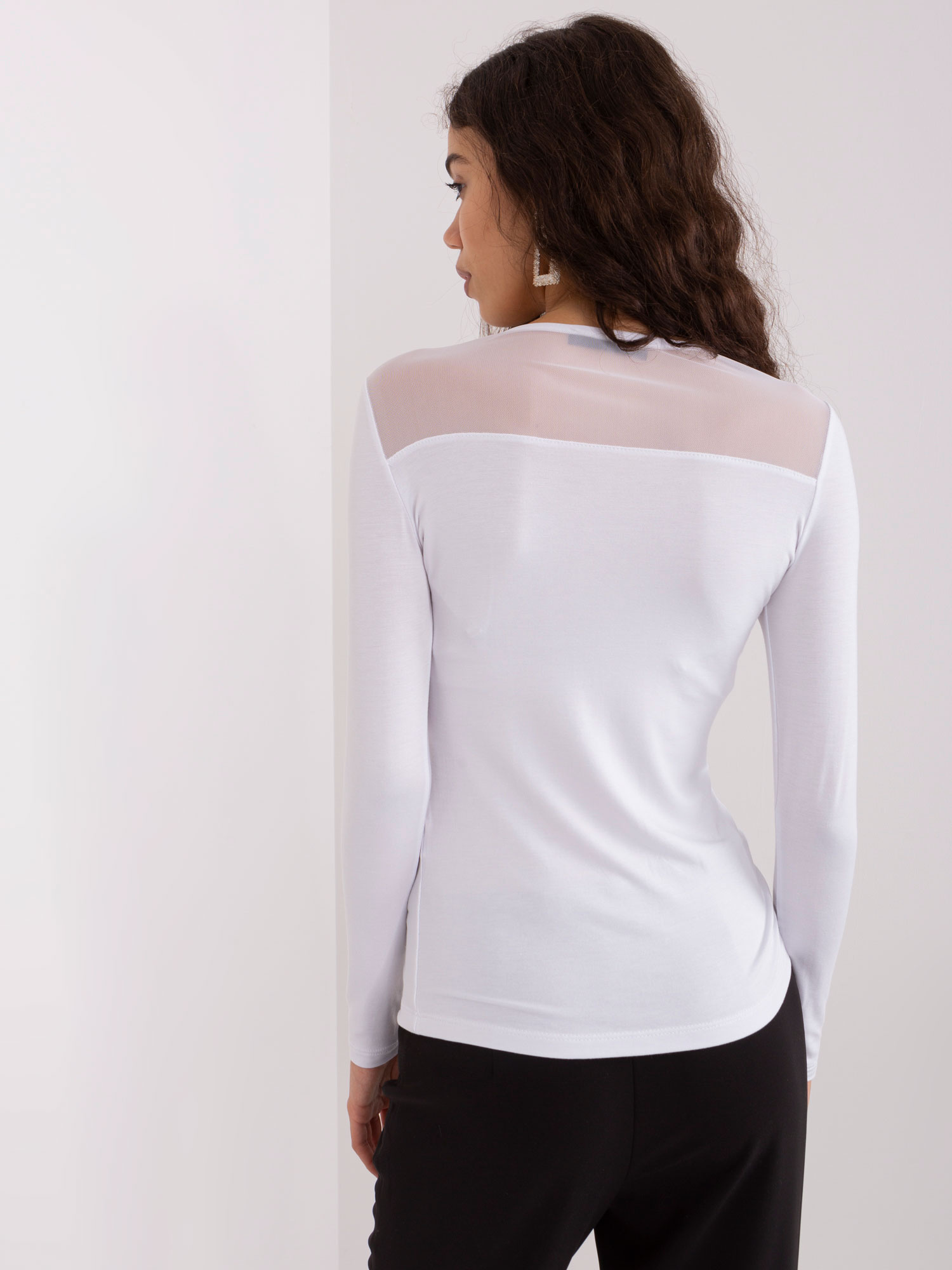 Biała bluzka longsleeve z wiskozy BASIC FEEL GOOD