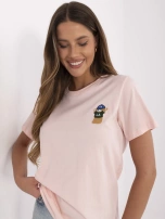 Jasnoróżowy damski t-shirt z haftem 
