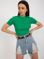 Hurt blaue Damenjeansshorts mit Gürtel.