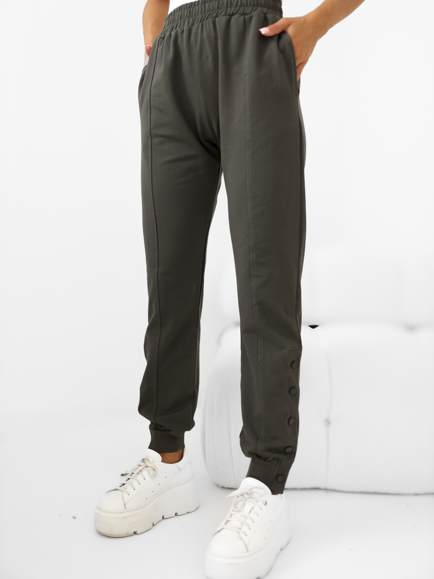 Dark khaki sweatpants with buttons Cindy RUE PARIS 