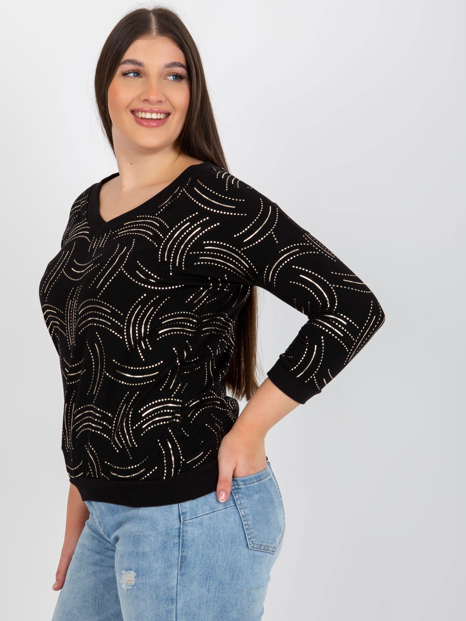 Czarna bluzka plus size z nadrukiem i rękawem 3/4