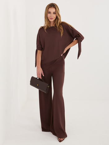 Czekoladowy damski komplet z szerokimi spodniami