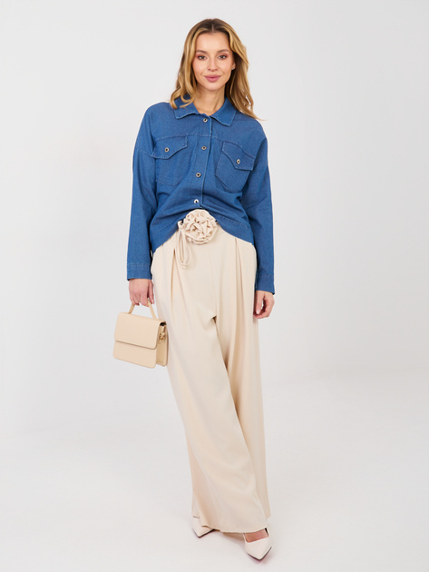 Niebieska jeansowa koszula z kieszeniami