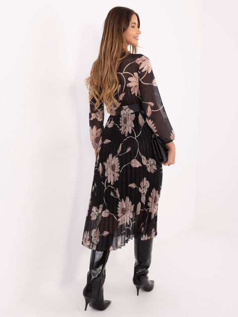 Czarna rozkloszowana sukienka z paskiem