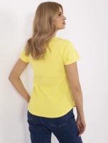 Żółta dopasowana bluzka w prążek