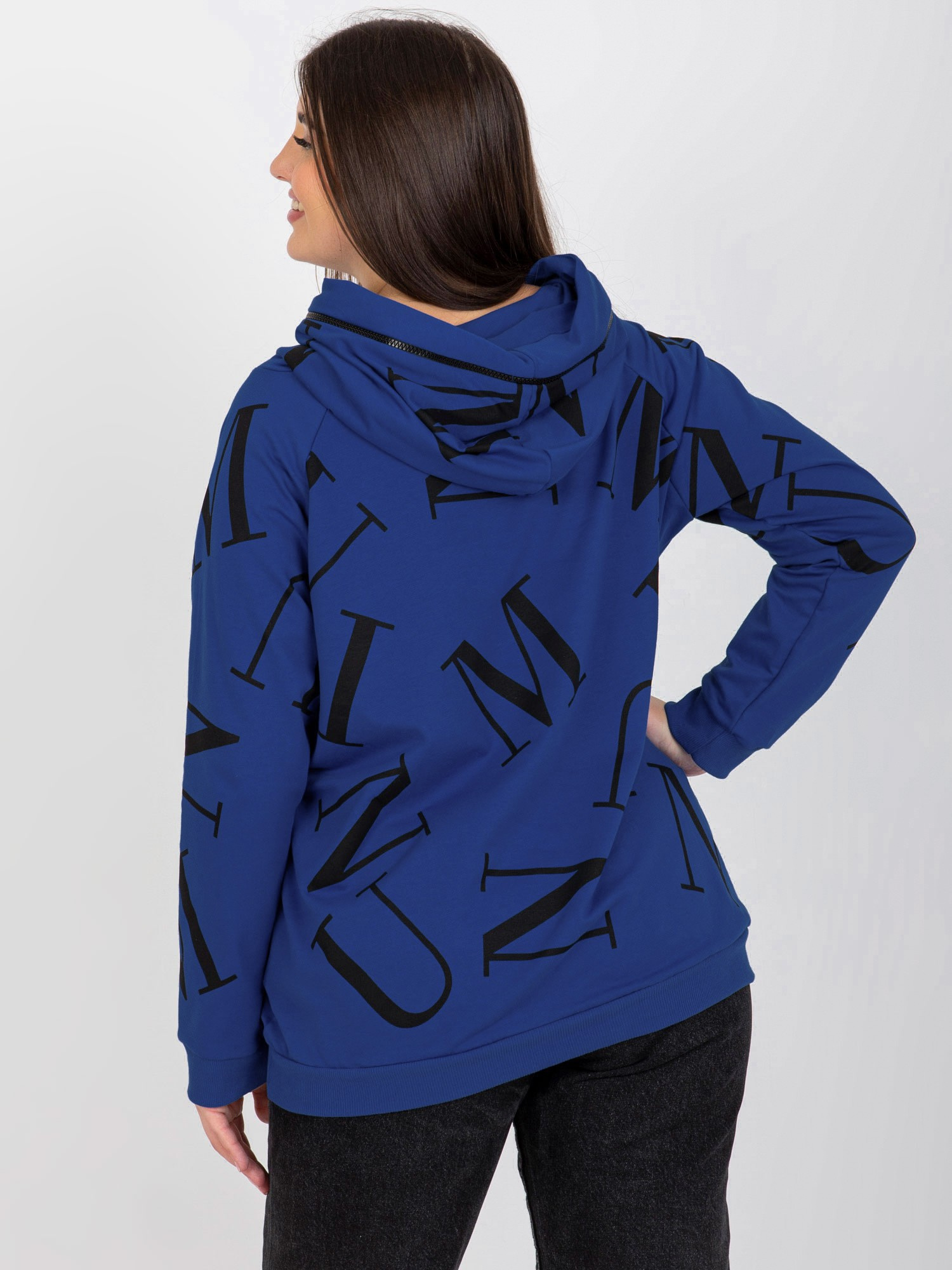 Ciemnoniebieska damska bluza plus size z literami