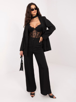 Czarny damski garnitur z wiązaniem w talii 