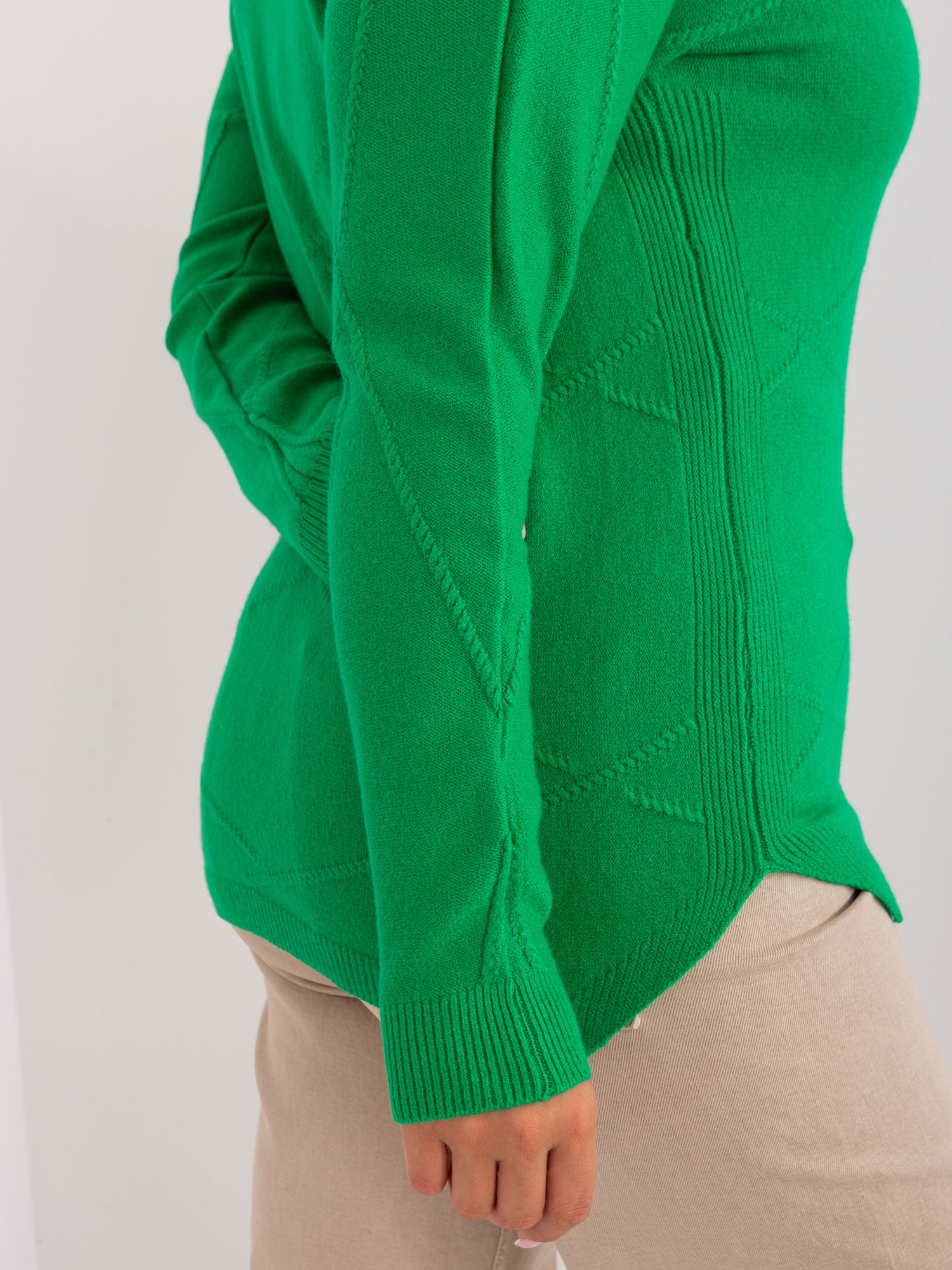 Zielony sweter plus size z okrągłym dekoltem