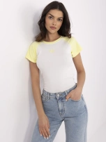 Ecru-żółty t-shirt z kontrastowymi rękawami